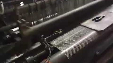 Wire mesh weaving machine