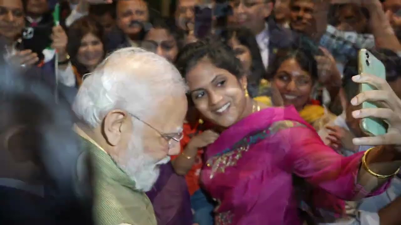 Prime Minister @narendramodi receives a resounding welcome from the Indian diaspora