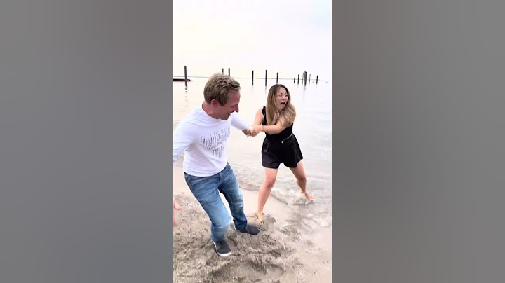 Liebesbeweis 🤣 Mit Klamotten ins kalte Meer! Ich bereue es! #shorts Mamiseelen