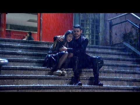 Simona y Romeo bajo la lluvia Greek subs