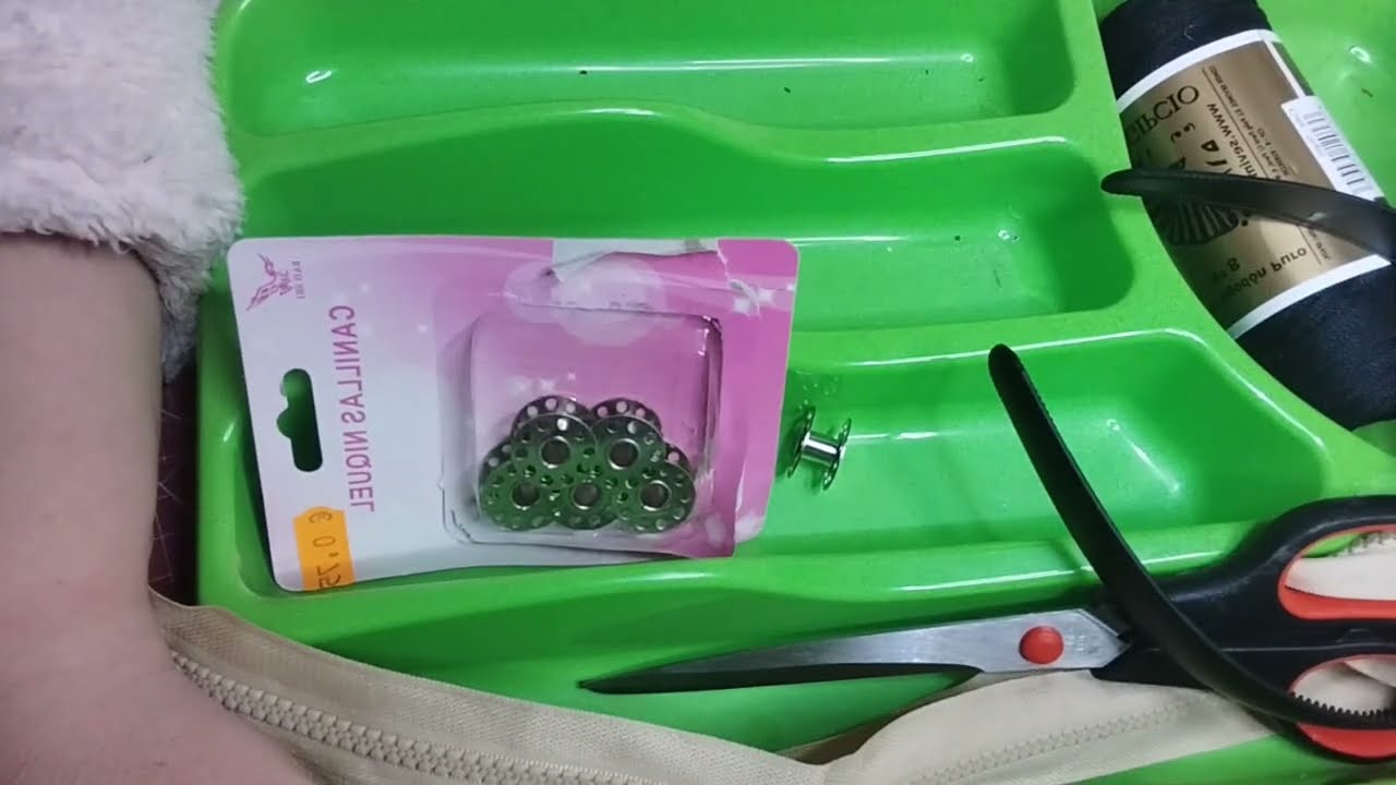 pequeña compra de accesorios de costura
