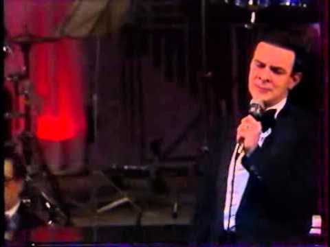 Шагает солнце по бульварам текст магомаев. Шагает солнце по бульварам. Магомаев часы. Магомаев шагает солнце по бульварам. Магомаев шагает солнце по бульварам.