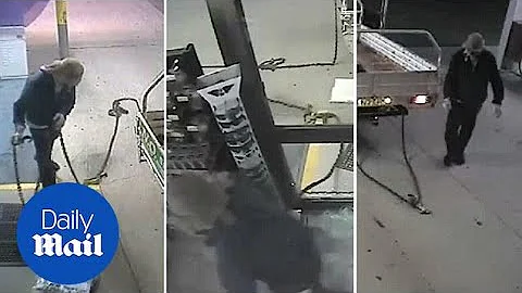 Criminal can't quite work out how to pull off this ATM robbery - Daily Mail