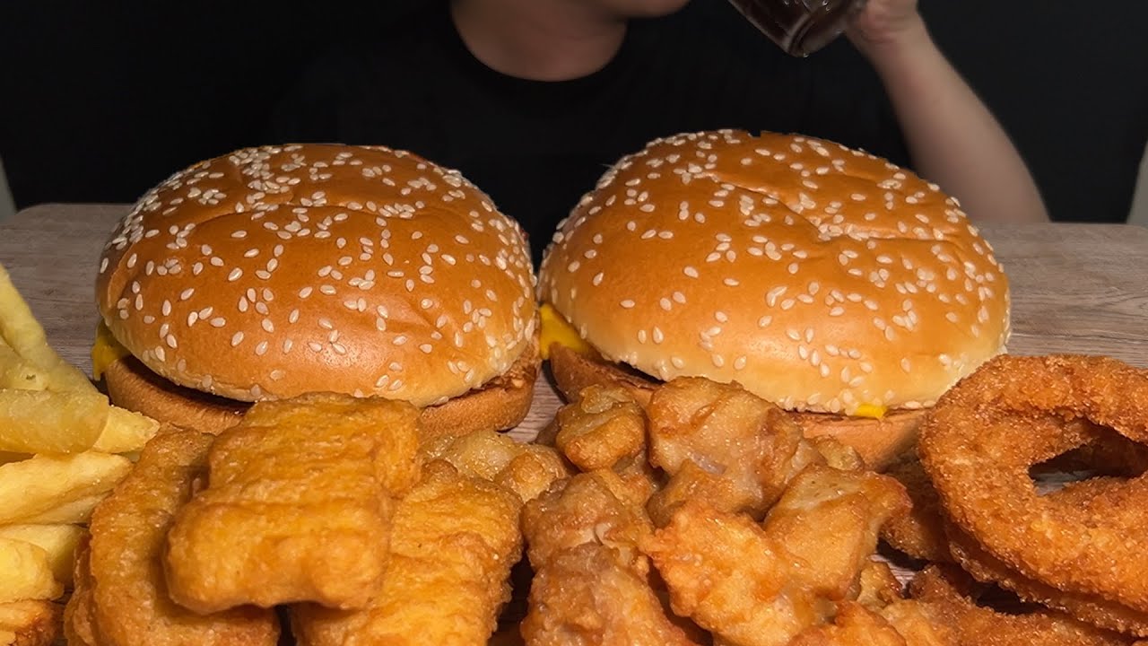 🍔 BURGER EATING : ASMR MUKBANG #burger #eating #asmr #food #mukbang 