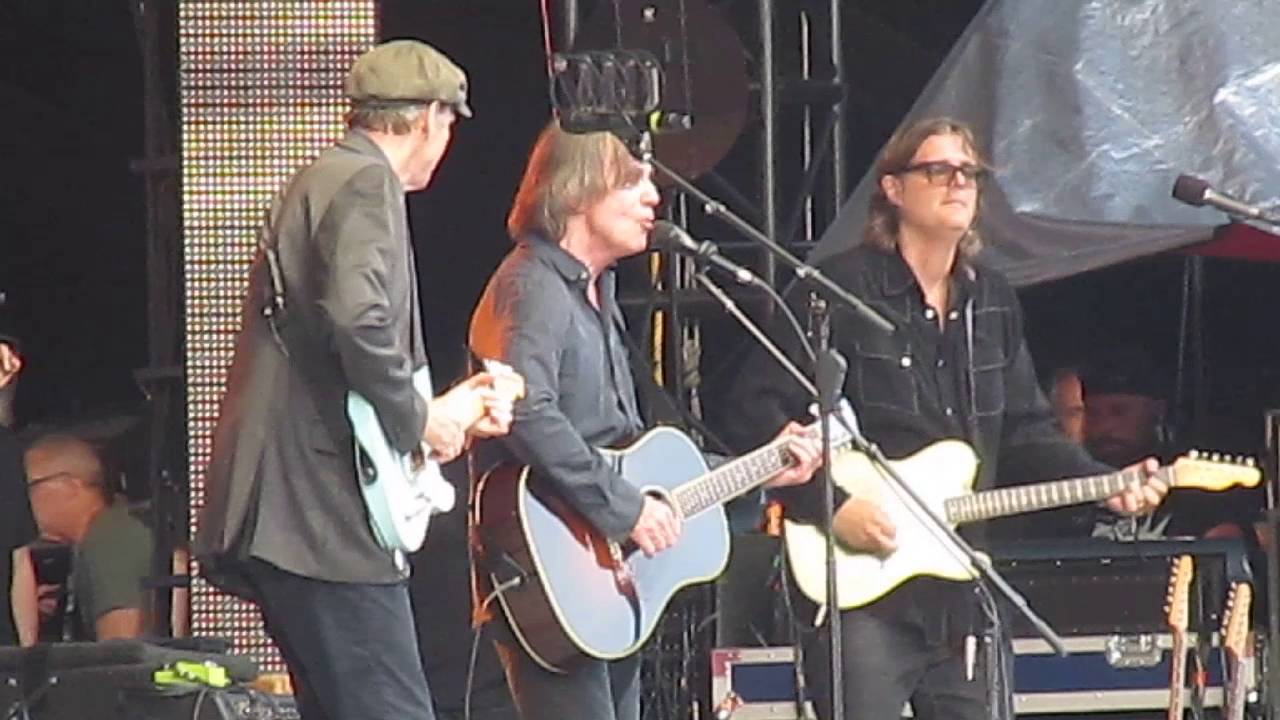 James Taylor and Jackson Browne, on joint tour, embraced by Taylor