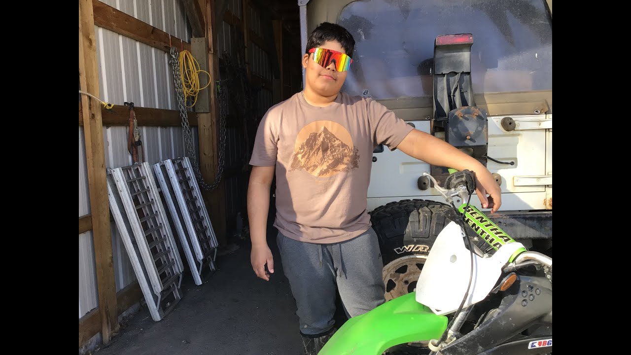How to charge a battery on a kawasaki KLX 110 dirt bike. - YouTube