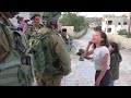 اقوى بنت الفلسطينيه تضرب جندي إسرائيلي