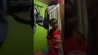 Anak yg lucu menyayi lagu ayah ku kirimkan doa