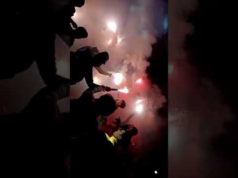 انا اليوم دا كنت لابس نضاره خشب