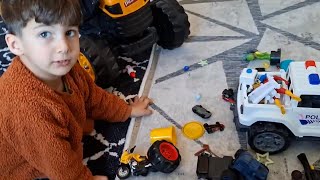 Kahramanlar Polisten Kaçıyor🦸‍♂️ Destek Ekip Yolu Kesti! 🚓  Büyük Kovalamaca! EĞLENCELİ ÇOCUK OYUNU