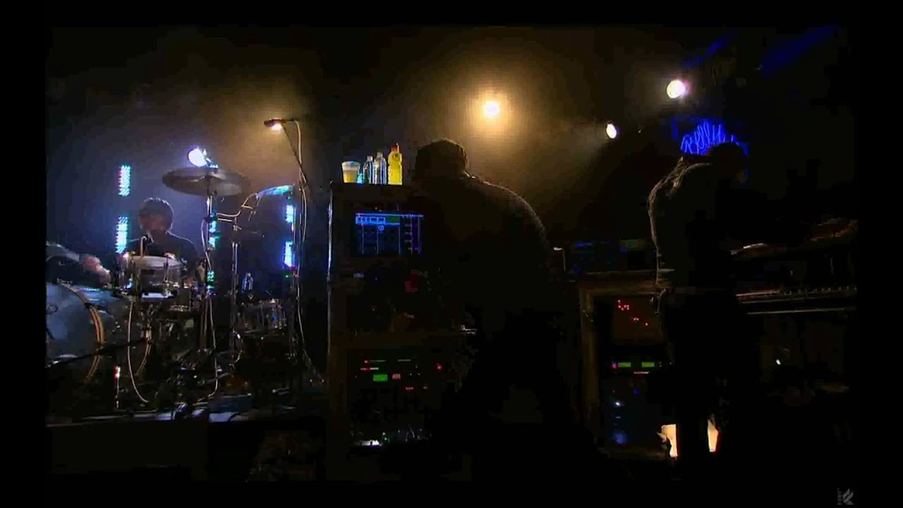 Angels & Airwaves - Et Ducit Mundum Per Luce [Live - FUEL TV 26/03/2010]