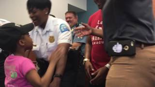Louisiana Girl On a Mission to Hug Police Louisiana Girl On a Mission to Hug Police