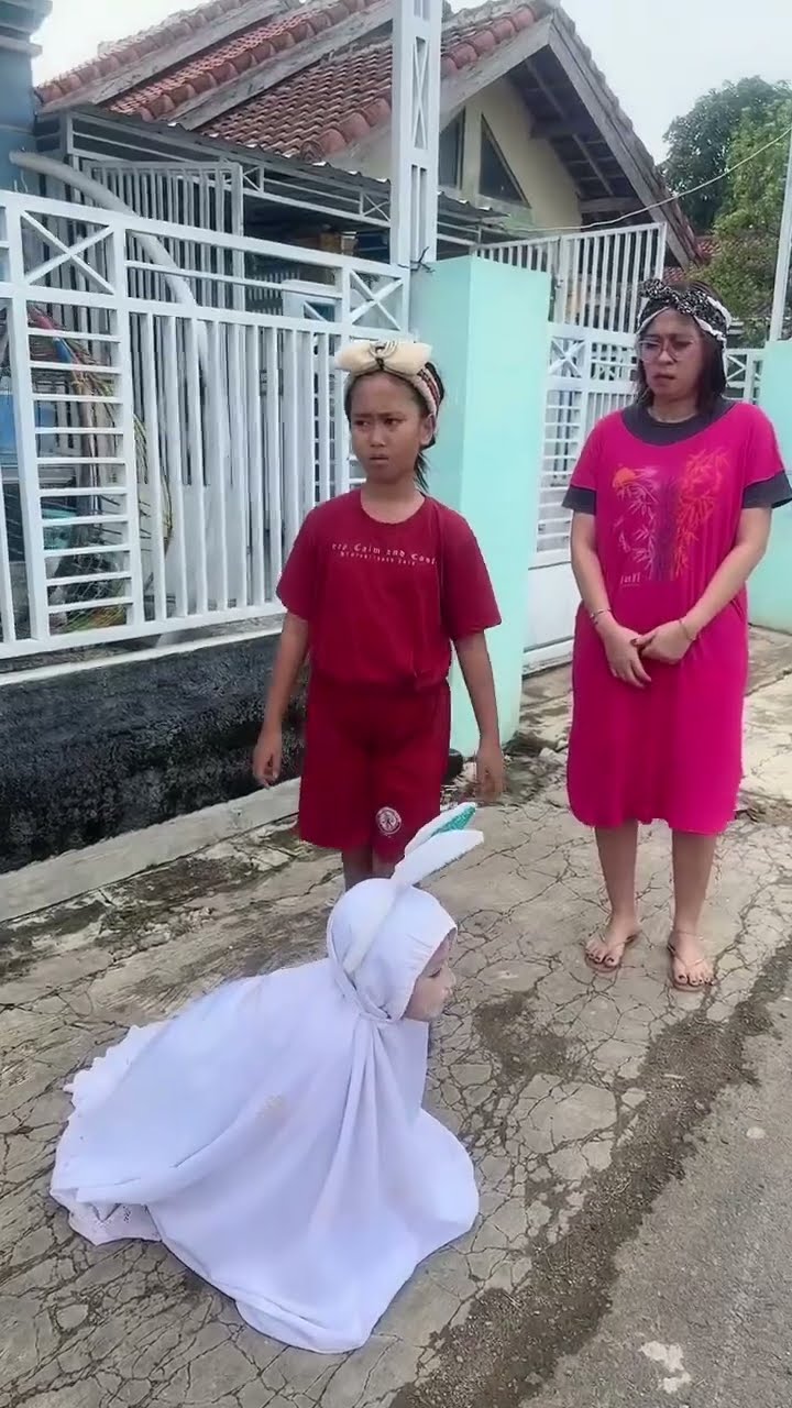 Vidio kocak dan gokil @nyaikembang1nyaikembang1 /ternyata gak galak?
