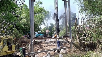 Đóng cọc bê tông bằng búa máy quá dễ dàng / Diesel pile driver