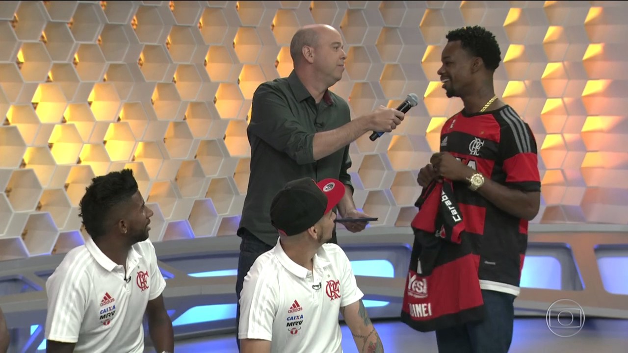 Torcedor devolve camisa de Rodinei do Flamengo