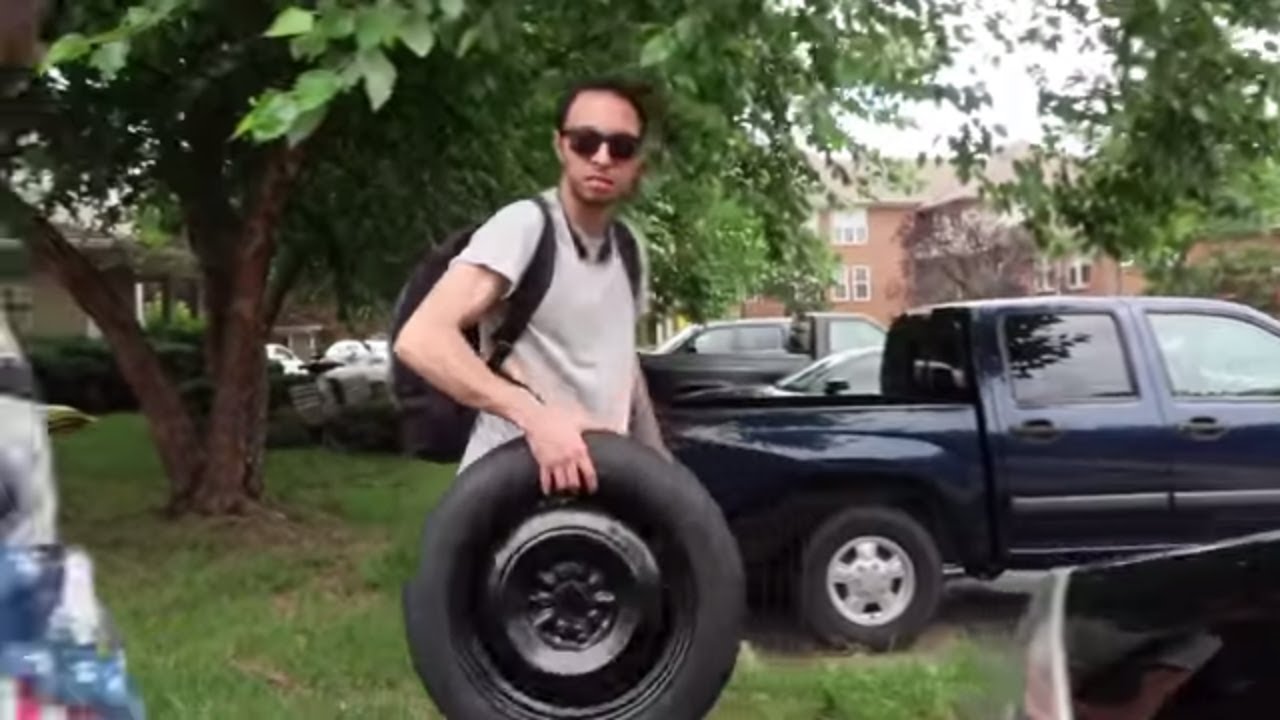 كيف تغير عجلة السيارة في أمريكا؟