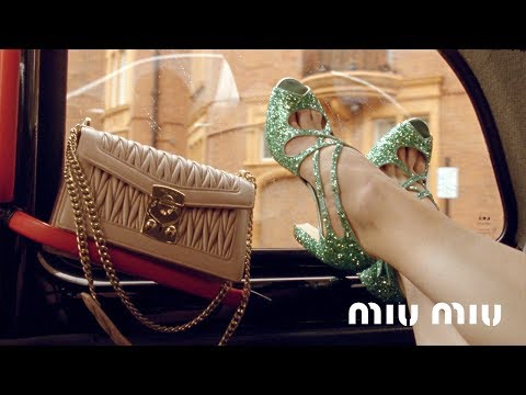 Video: Figlie Di Celebrità Nella Campagna Miu Miu