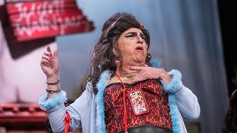 Chirigota del Selu. Apartamentos Turísticos Juani Wainjaus | PASODOBLE "A los Políticos ".