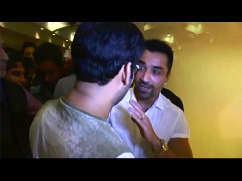 SHOCKING: Ajaz Khan FIGHTS With Kapil Sharma In PUBLIC | Latest Bollywood News - SHOCKING: Ajaz Khan FIGHTS With Kapil Sharma In PUBLIC | Latest Bollywood News