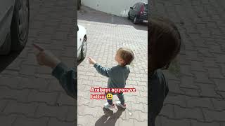 Akıllı Kuzum Her Gördüğünü Kapıyor