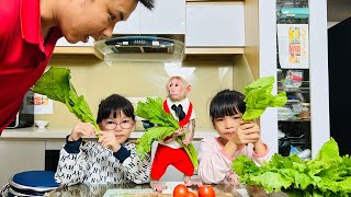 Wonderful! Bibi,Xuka with Chip helps dad cook tofu soup
