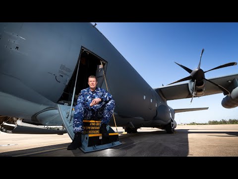 Video: Is peter overton in de raaf?