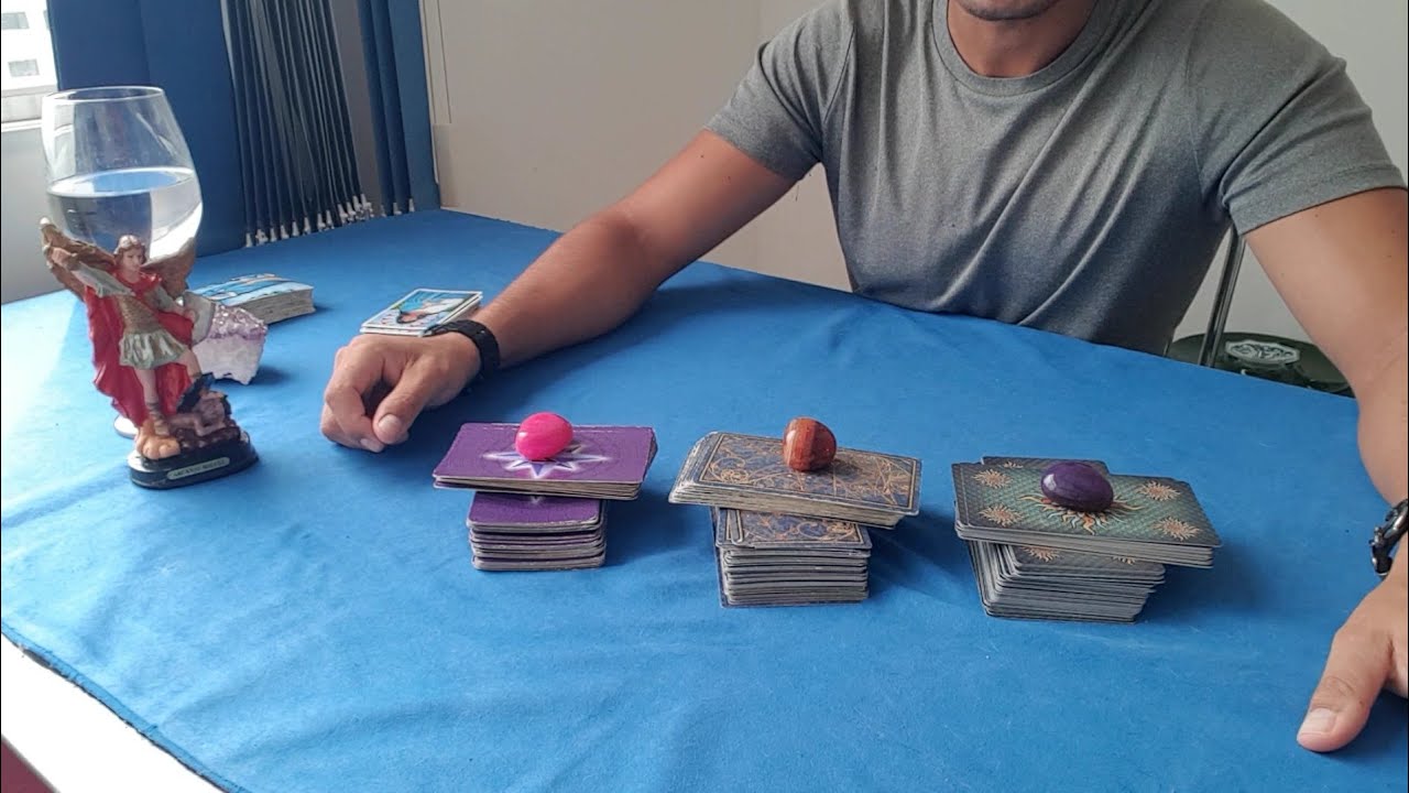 🔮 Devo Procurar Ele(a), ou espero ele(a) me Procurar ? E Como Ele(a) vai Reagir ? | Tarot Responde