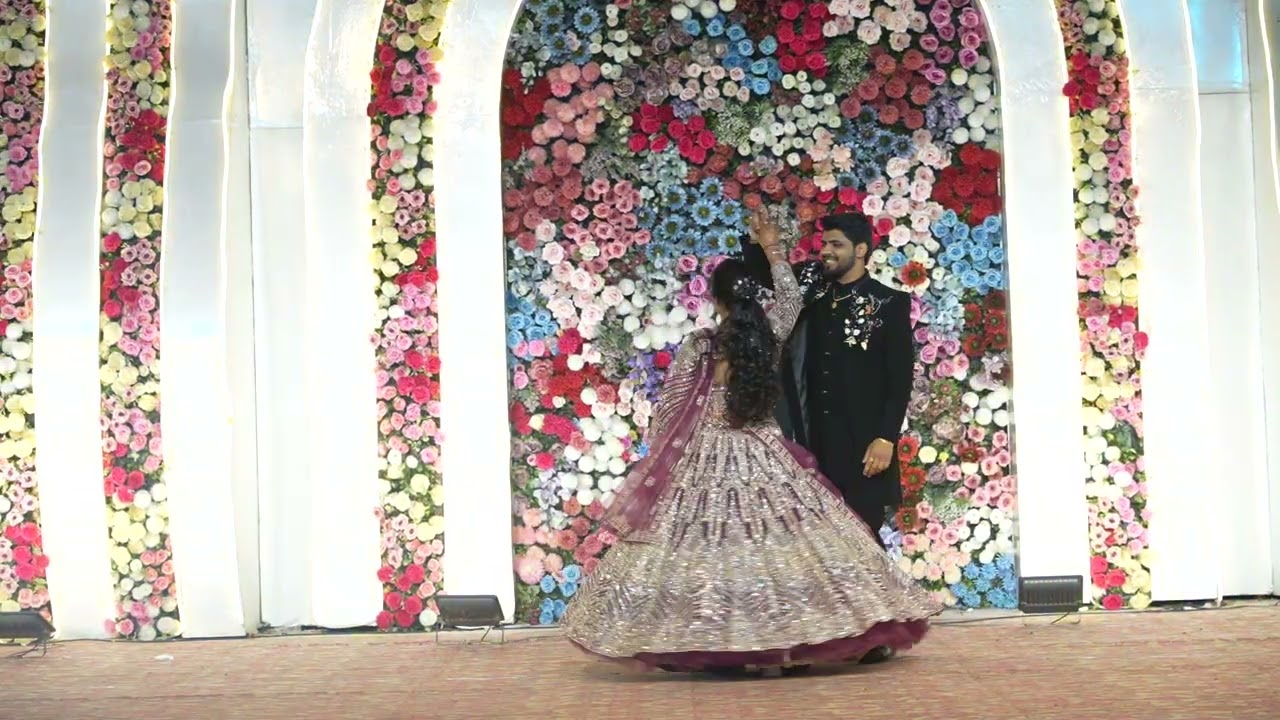 BRIDE & GROOM ON WEDDING