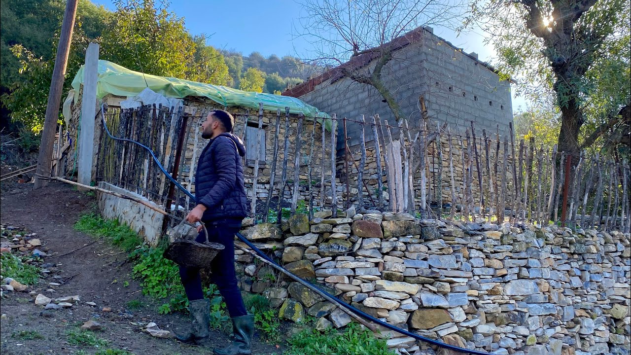 الطبخ الريفي التقليدي طهونا الافطار على نار الحطب في بيوت الاجداد القديمة في اجواء دافئة 