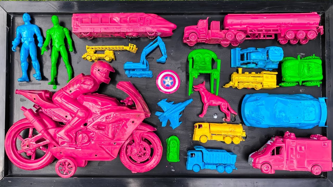 membersihkan mainan mobil-mobilan, motor balap, superhero, anomali,hewan, pesawat, kereta.