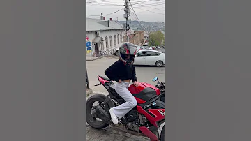 پیک موتوری با دختر خارجی و BMW S1000 