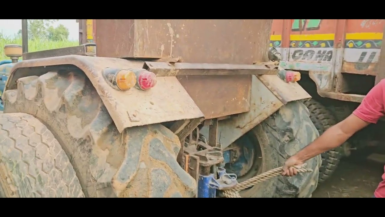 Ford 🚜 vs truck 🚚 pulling video bahut hi jabardast video