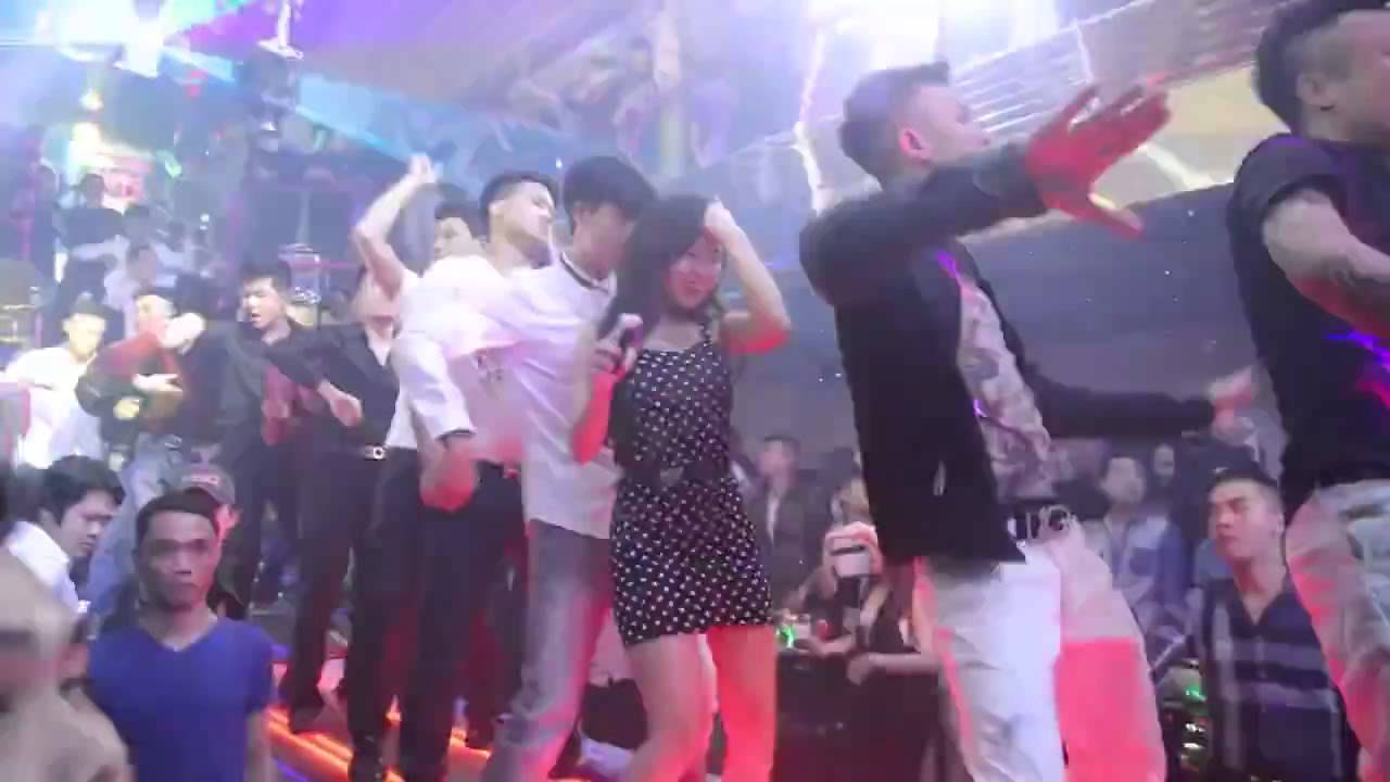 bar taboo hồ tây New Nữ cơ trưởng cầm lái chuyến bay in Taboo Lounge and bar
