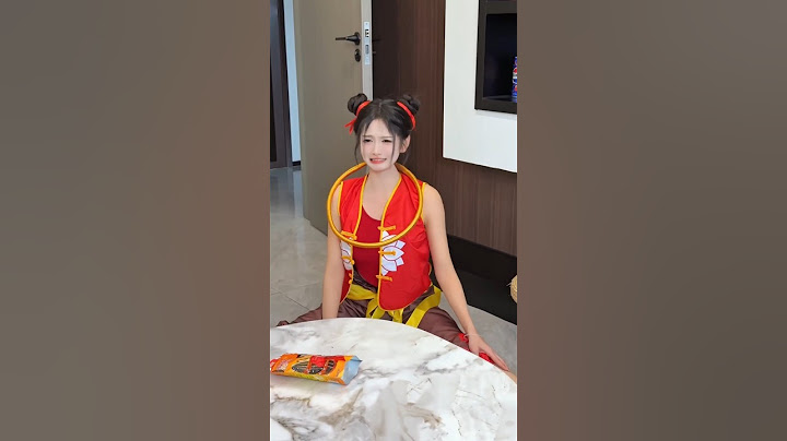Bé natra bị mẹ đánh khóc