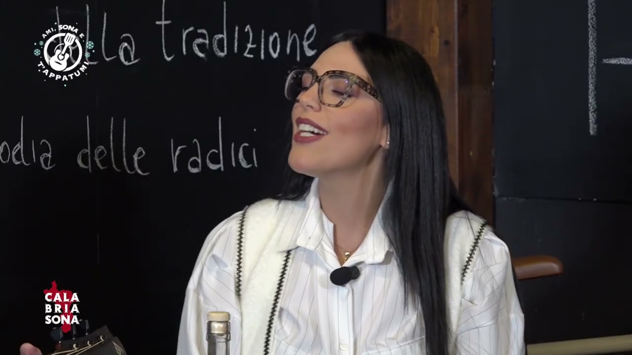 Carmen Floccari - A nascita du bambinuzzu - Ami, Sona e T'appatumi Natale