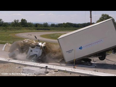 [Vidéo] Une borne anti-véhicule bélier testée grandeur nature