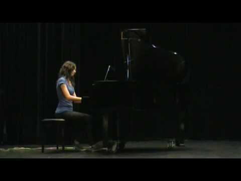 5e) Vicky Blanger, au piano; Fr lise (Beethoven).