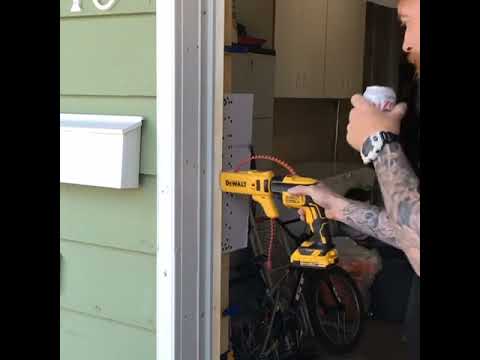 Demo] Dewalt DCF6201, Cordless Magazine Attachment for DCF620 -