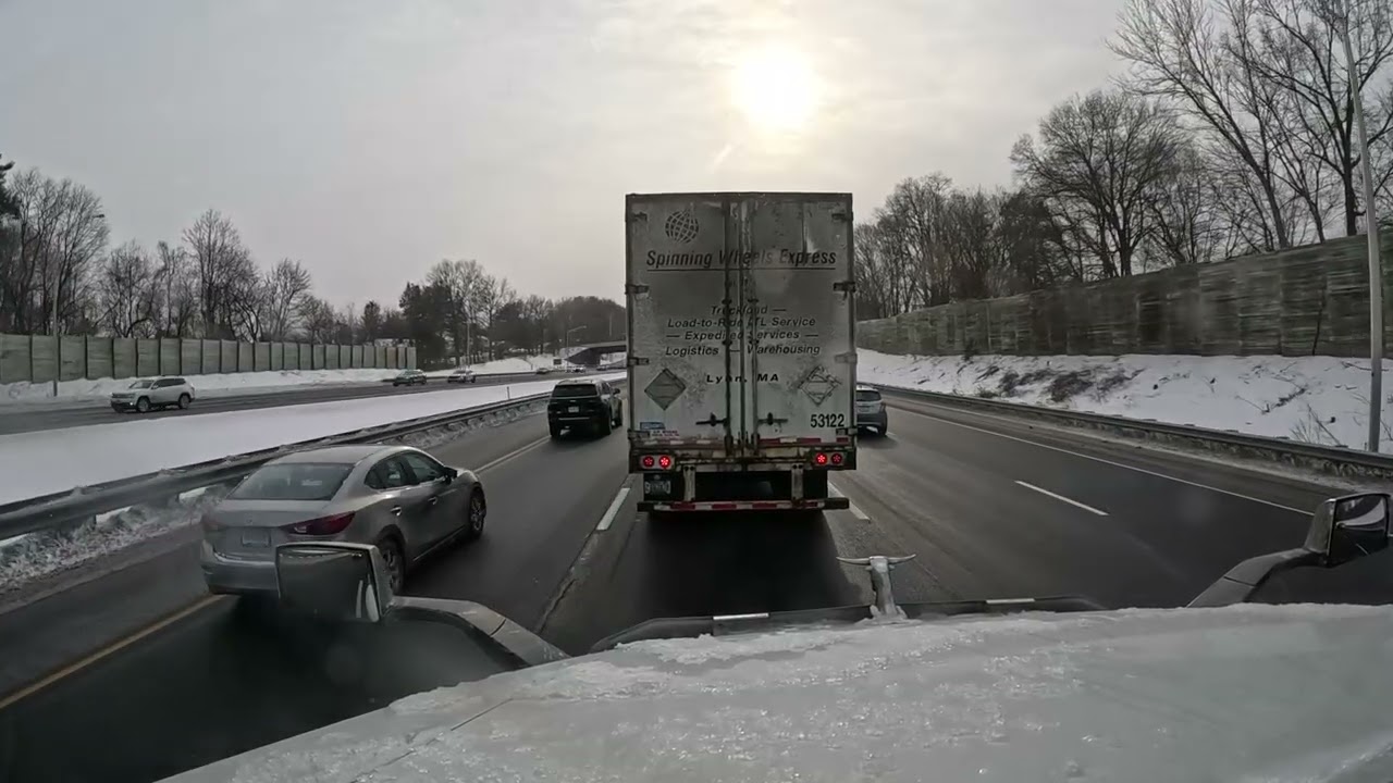 Зимняя дорога из штата Массачусетс