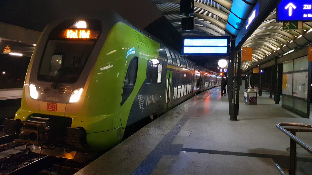 ET 445 019-6 und ET 445 032-9 mit 2 DoSto Haben in Hamburg-Dammtor. Ausfahrt als RE 7 nach Kiel Hbf