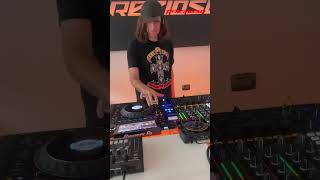 Download Lagu GUNS \u0026 GUETTA 🎸#shorts MP3 Download Lagu GUNS \u0026 GUETTA 🎸#shorts MP3