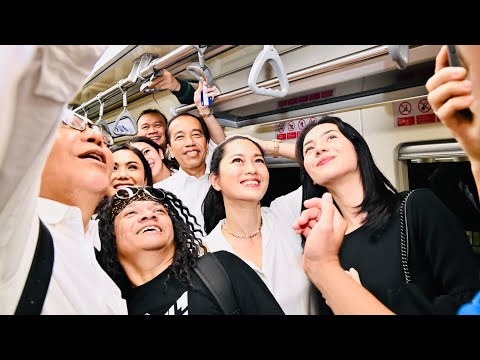 Presiden Jokowi Jajal LRT Bersama Para Penggiat Seni, Jakarta, 10 Agustus 2023