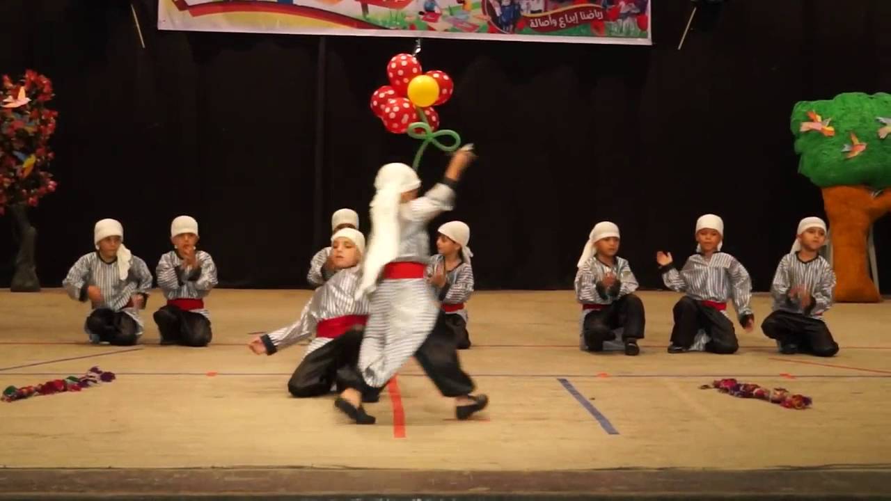عرض الدبكة الشعبية/حفل تخريج روضة فاطمة الزهراء/ by : alaa hajjaj
