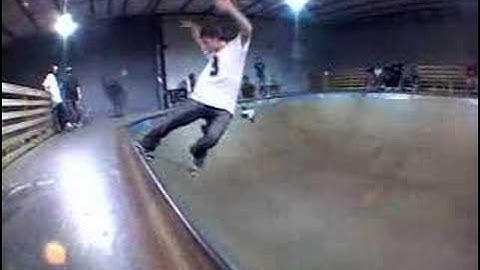 Ryan Gallant - Kickflip Frontside Noseslide