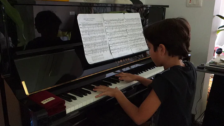 8 year old Alfred Acra playing  Moonlight Sonata
