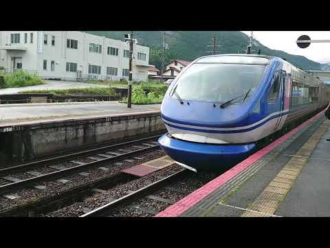 智頭駅を発車する 特急スーパーはくと12号京都行き