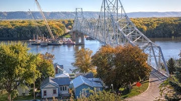 Black Hawk Bridge closure forces lengthy detours for Iowa-Wisconsin commuters