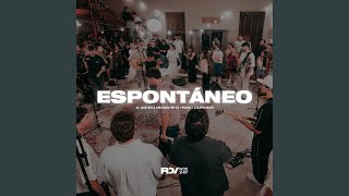 Al que está sentado en el trono + ¿Quién más?