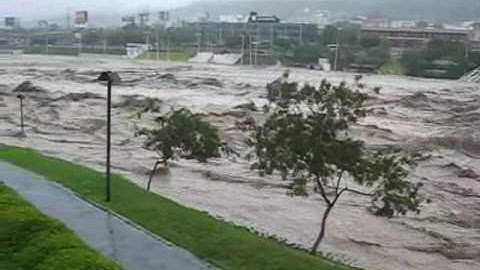 Huracán Alex en Monterrey (Río Santa Catarina)