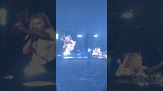 Elyanna and Chris Martin and Jasleen Royal singing We Pray at Cold Play Ahmedabad | Concert